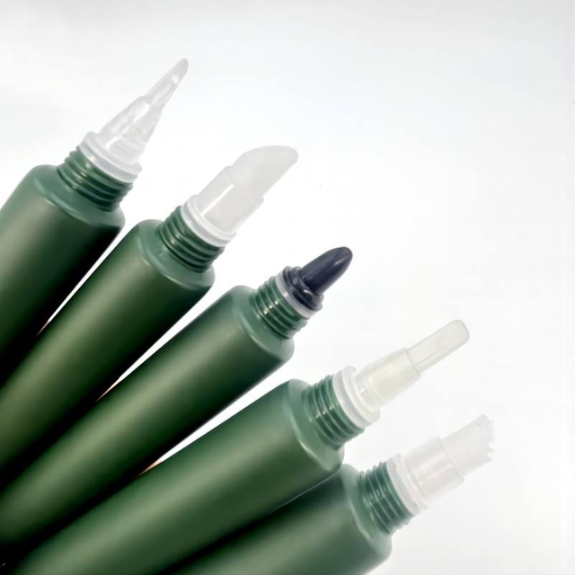 Luxury Soft Lip Gloss Squeeze Tubes Screen-Printed Surface Friendly for Skincare Eye Cream Packaging And Applicator
